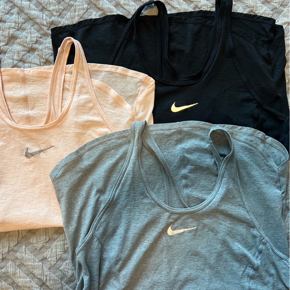 Women’s Small Nike Exercise Tanks (3)